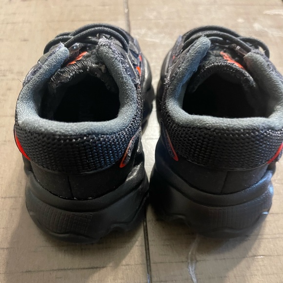 Toddler Adidas size 5C “Ozsweego EL I” black and Orange. - Picture 8 of 11